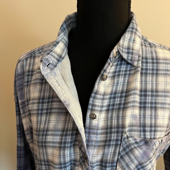 Design Lab Lord and Taylor Acid Wash Blue Flannel with Cropped Sleeves - Picture 6 of 8